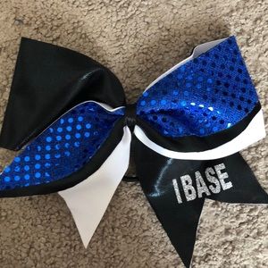 Cheerleading bow